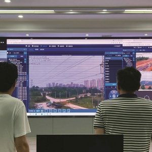 用無人機進行線路巡檢 湖北首個輸電全景智慧管控中心成立